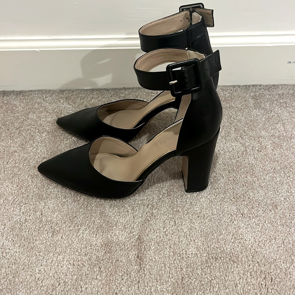 Micheal Shannon black heels. Size 9 1/2.
